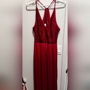 David's Bridal size 14 Aline dress with sweetheart neckline in a burgundy color